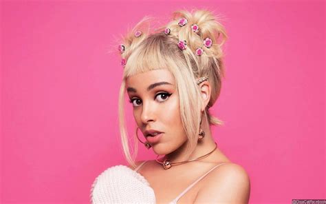 doja cat poitrine|Doja Cat displays the results of her recent breast reduction